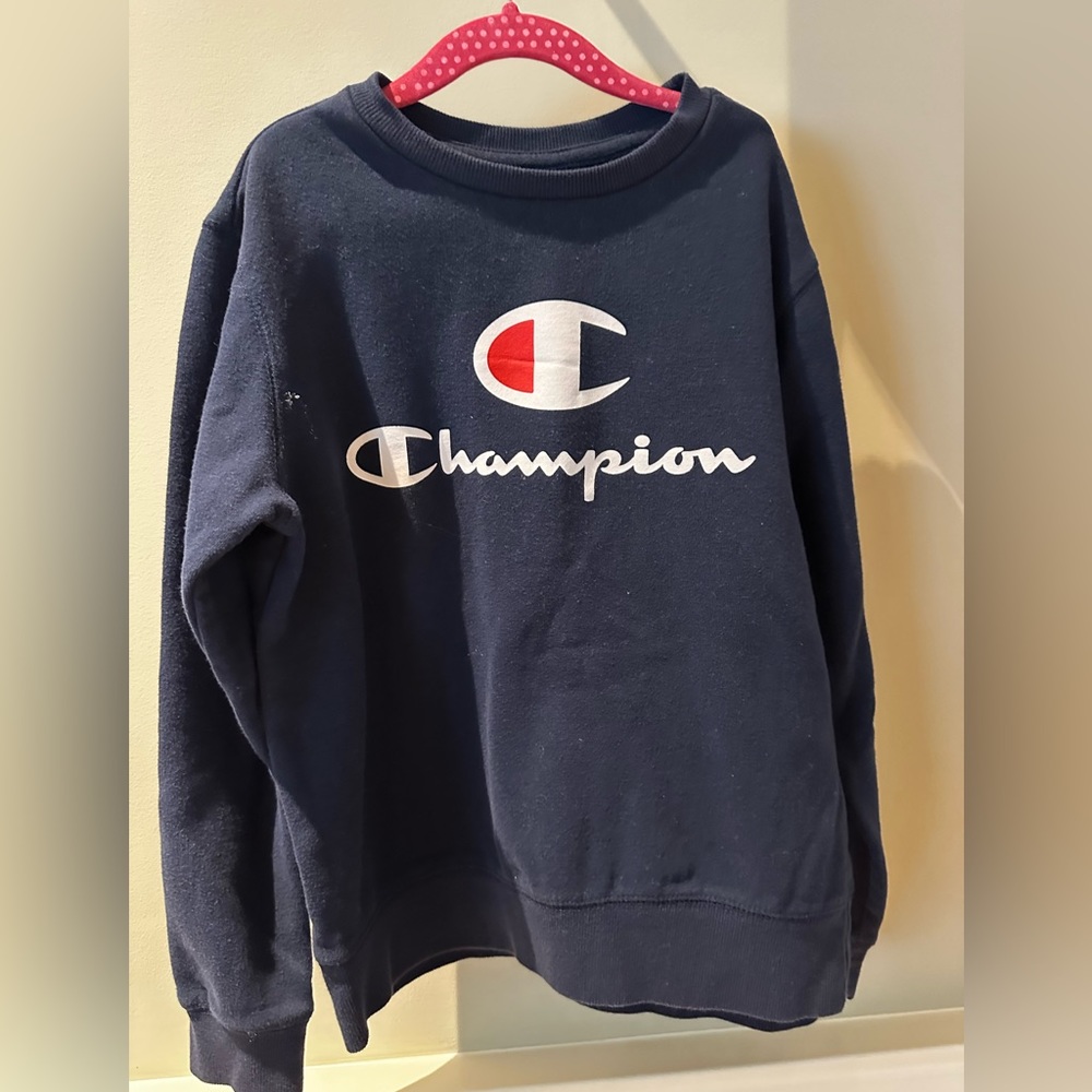 Champion boys navy blue sweatshirt size M